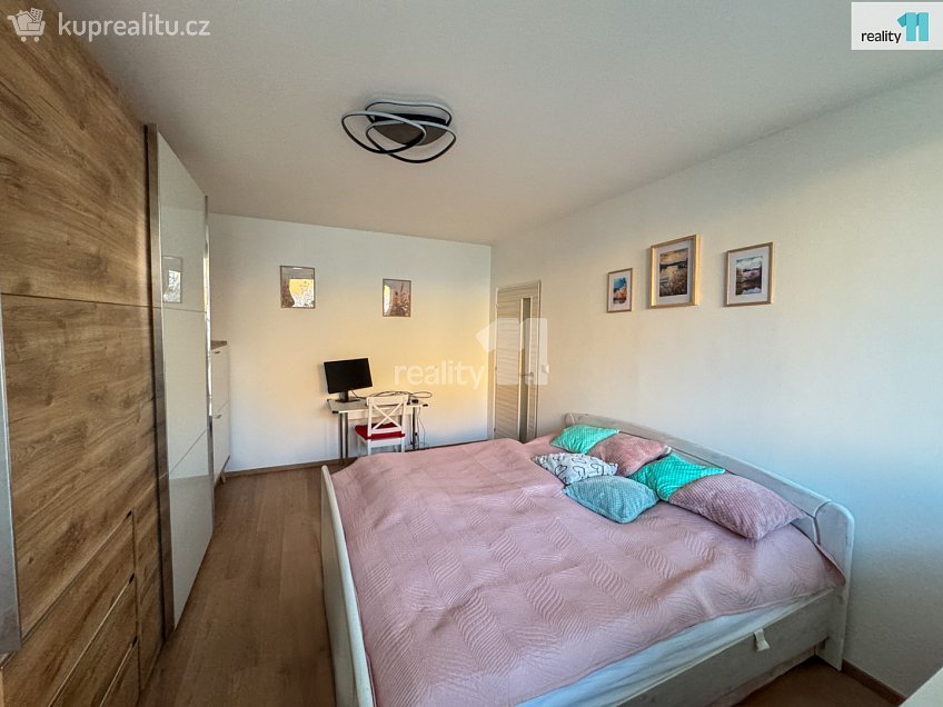 Prodej bytu 3+1 78 m^2 17. listopadu, Dobřany 