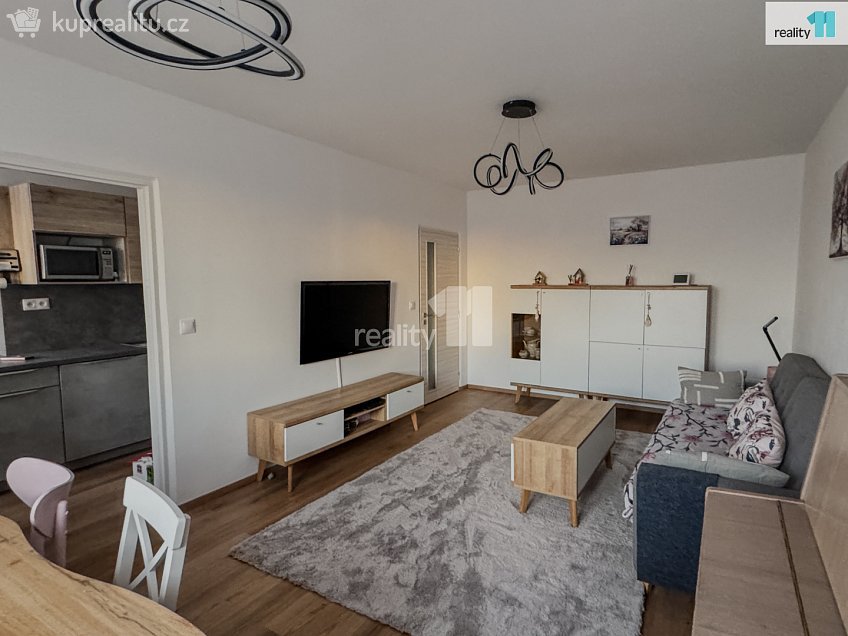 Prodej bytu 3+1 78 m^2 17. listopadu, Dobřany 