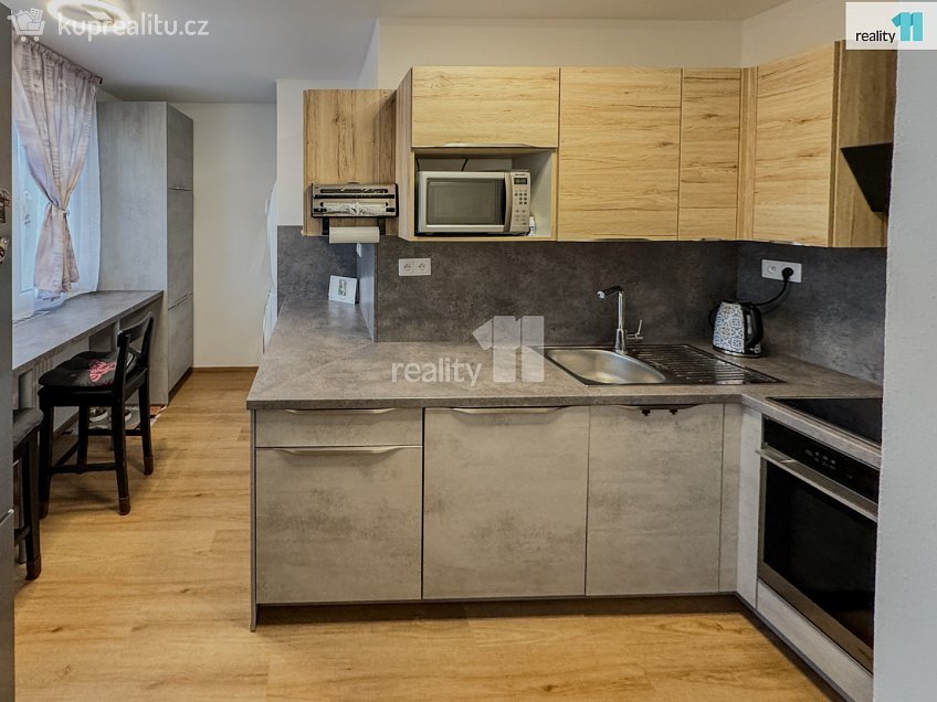 Prodej bytu 3+1 78 m^2 17. listopadu, Dobřany 