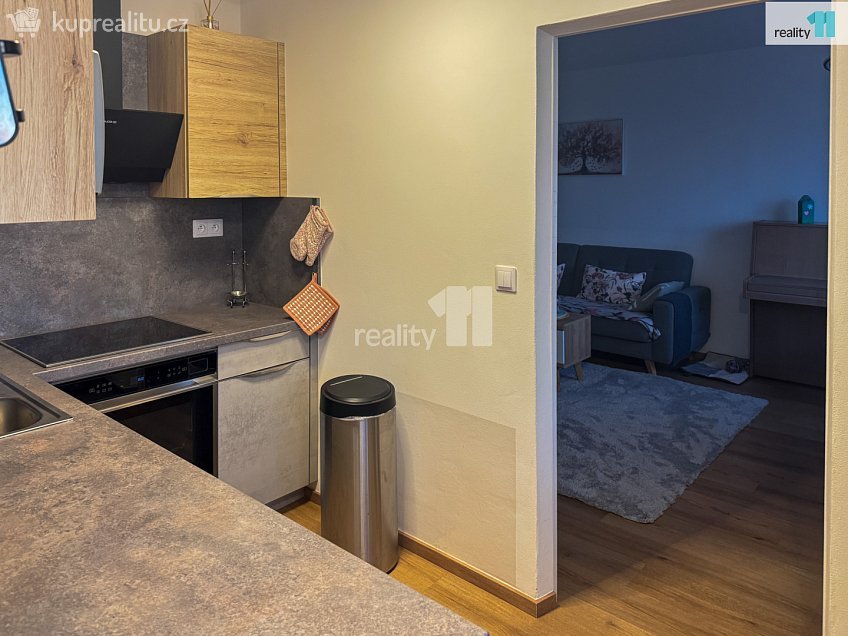 Prodej bytu 3+1 78 m^2 17. listopadu, Dobřany 