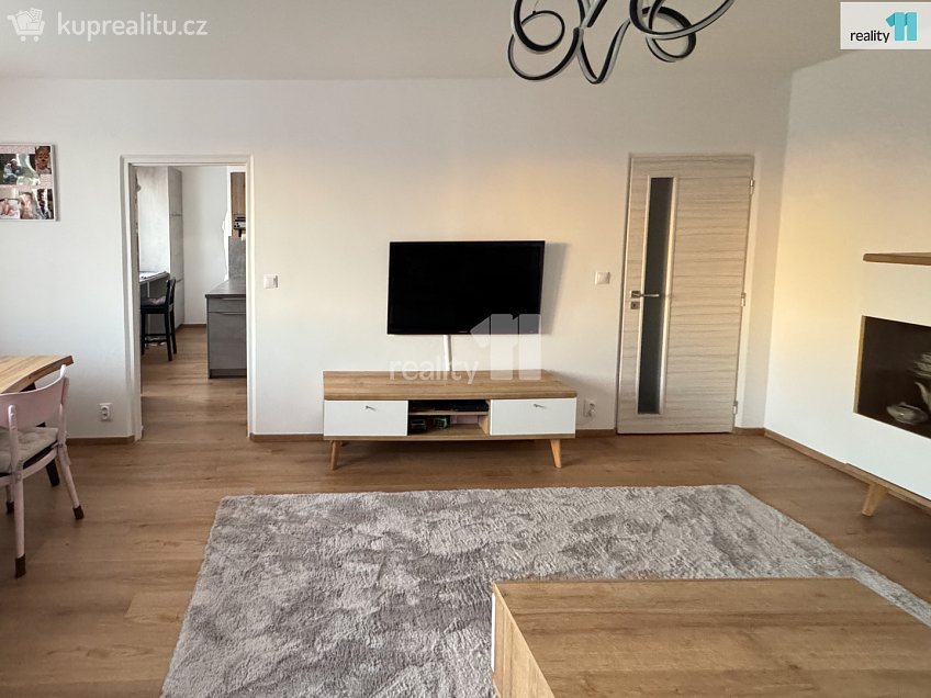 Prodej bytu 3+1 78 m^2 17. listopadu, Dobřany 