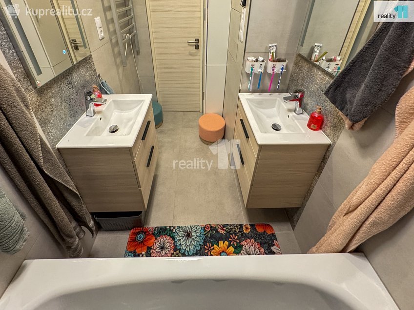 Prodej bytu 3+1 78 m^2 17. listopadu, Dobřany 