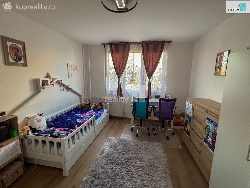 Prodej bytu 3+1 78 m^2 17. listopadu, Dobřany 