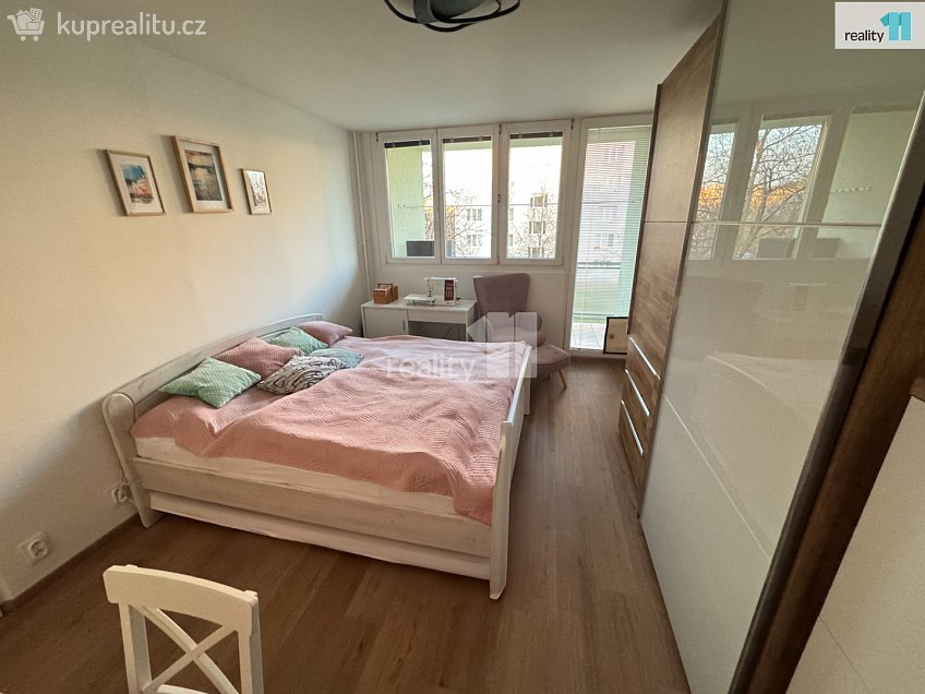 Prodej bytu 3+1 78 m^2 17. listopadu, Dobřany 