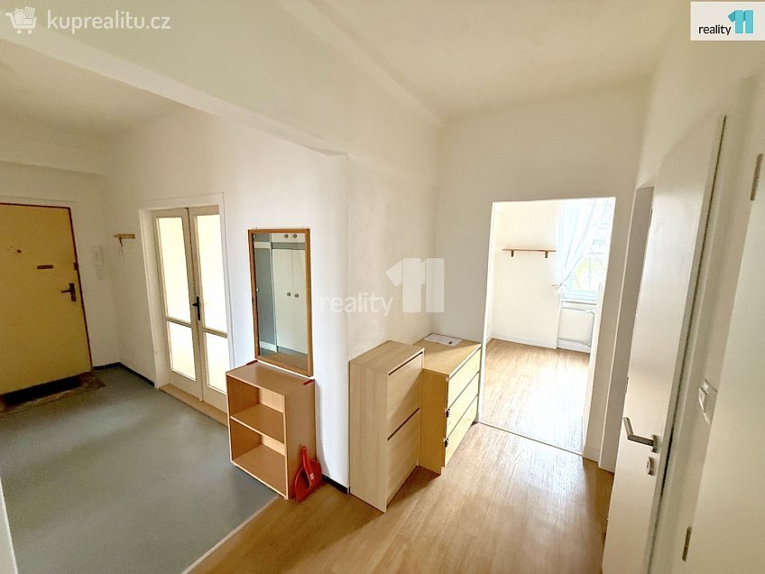 Pronájem bytu 3+1 79 m^2 Majakovského, Karlovy Vary 