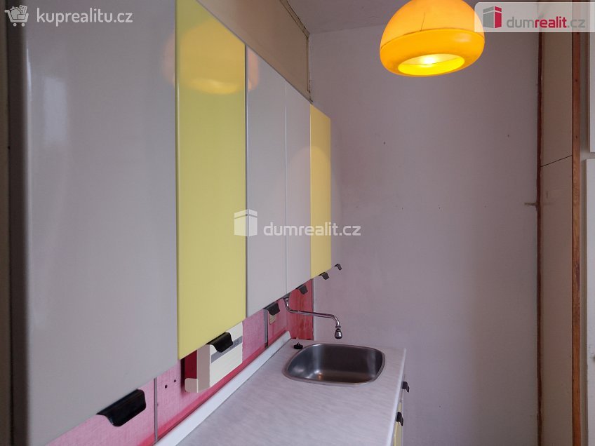 Pronájem bytu 2+1 56 m^2 Přátelství, Karlovy Vary 