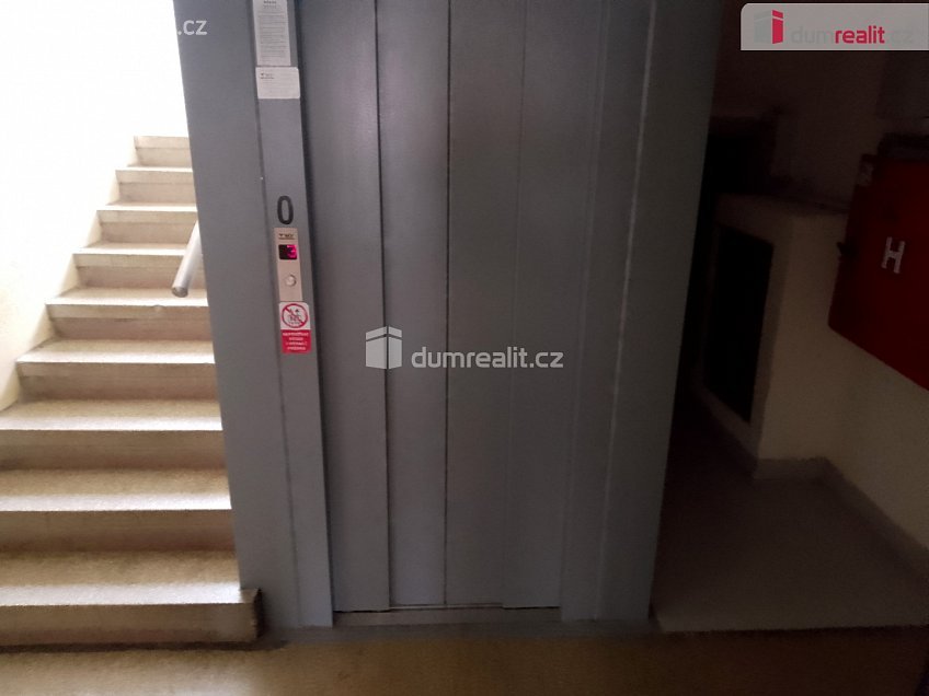 Pronájem bytu 2+1 56 m^2 Přátelství, Karlovy Vary 