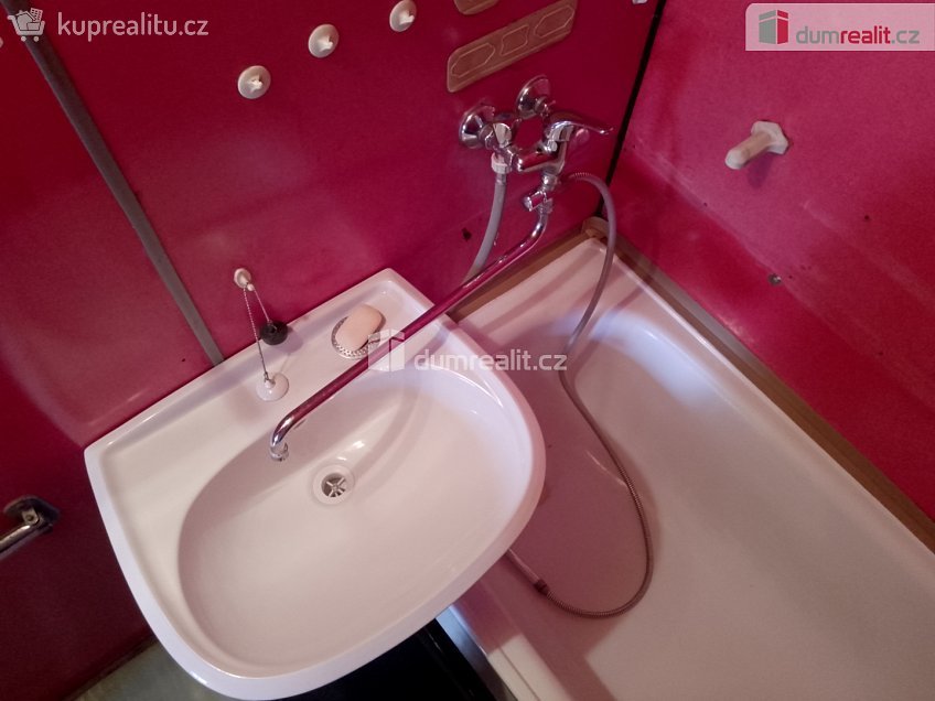 Pronájem bytu 2+1 56 m^2 Přátelství, Karlovy Vary 