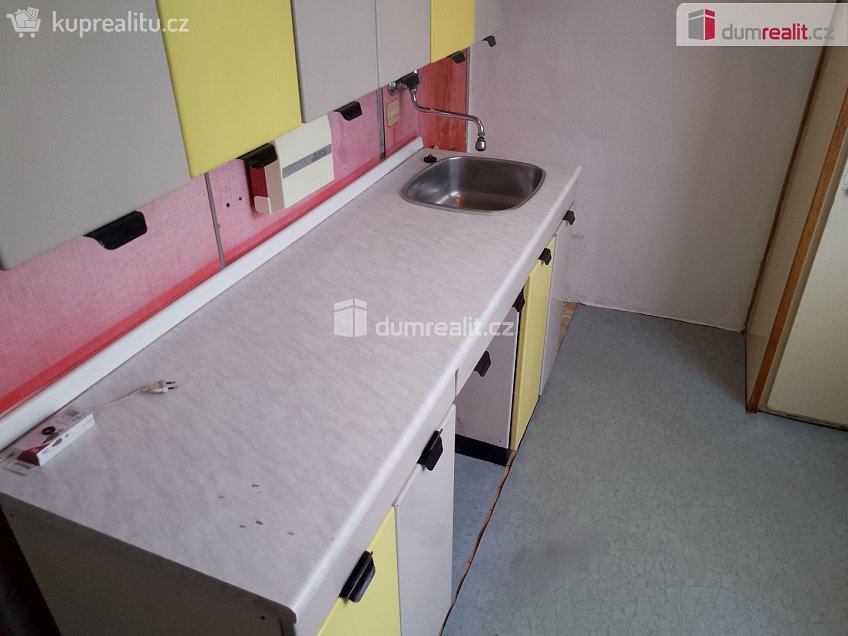 Pronájem bytu 2+1 56 m^2 Přátelství, Karlovy Vary 