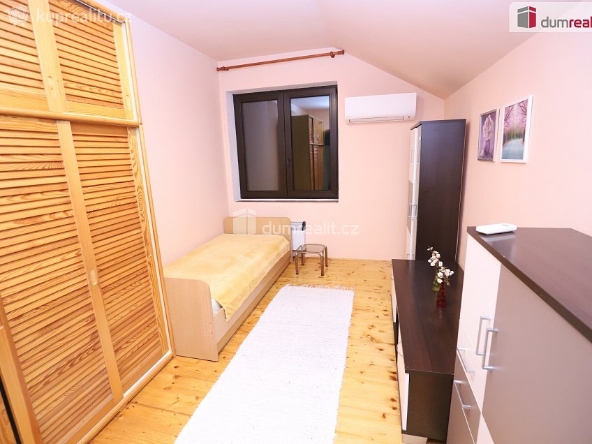 Pronájem bytu 1+1 45 m^2 K Letišti, Karlovy Vary 