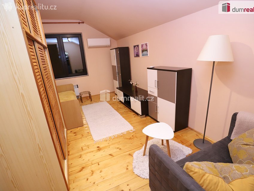 Pronájem bytu 1+1 45 m^2 K Letišti, Karlovy Vary 