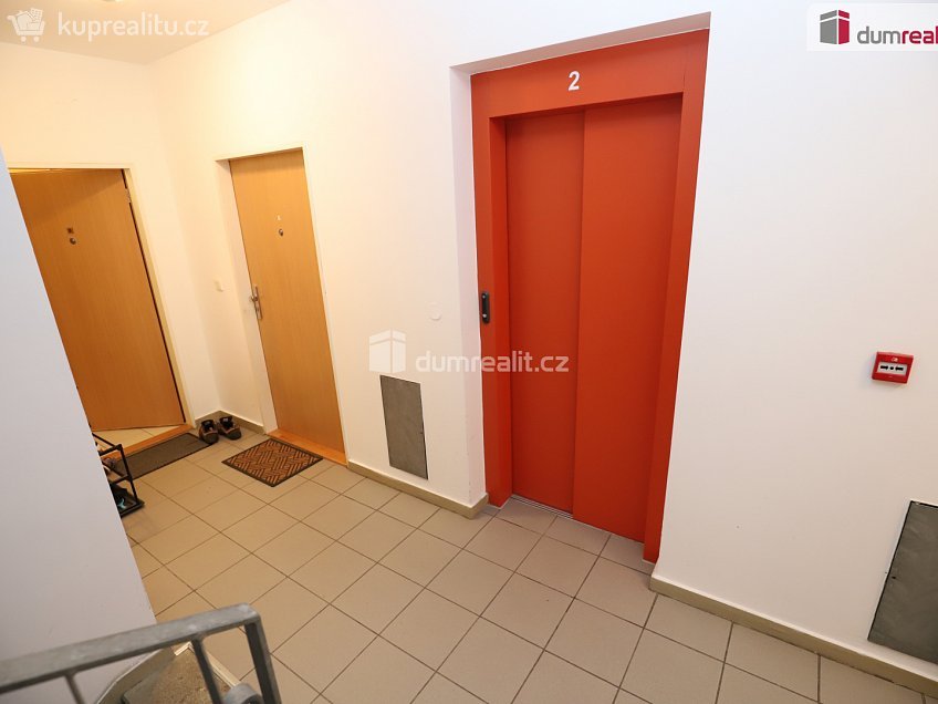 Pronájem bytu 2+kk 74 m^2 Nejdlova, Karlovy Vary 