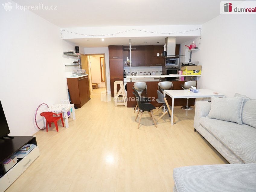 Pronájem bytu 2+kk 74 m^2 Nejdlova, Karlovy Vary 