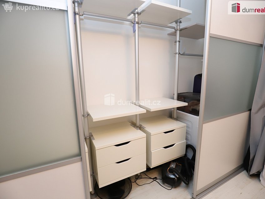 Pronájem bytu 2+kk 74 m^2 Nejdlova, Karlovy Vary 