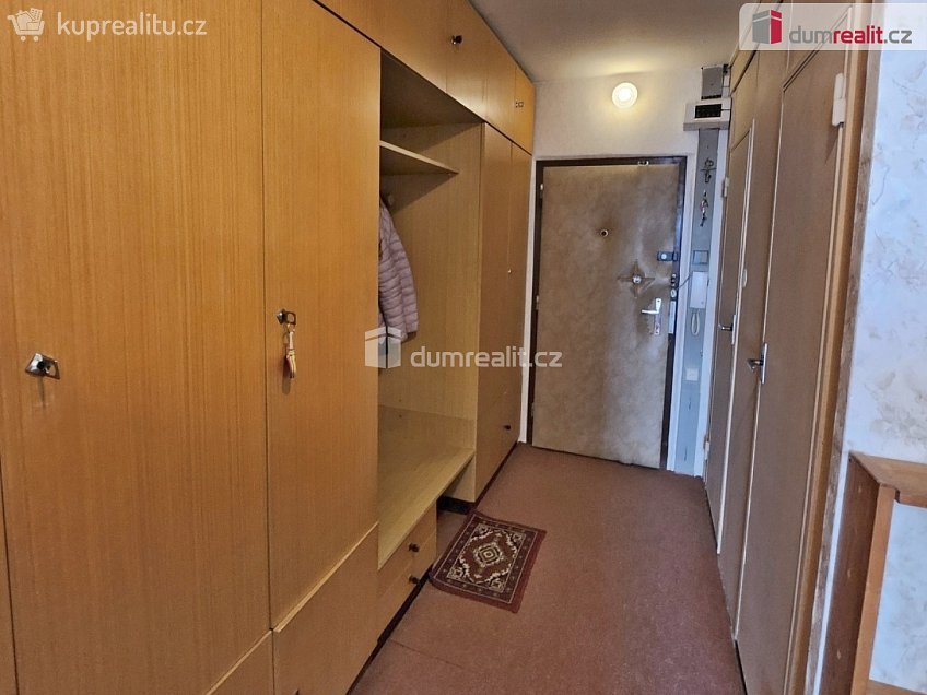 Pronájem bytu 2+kk 44 m^2 Hráského, Praha 11 