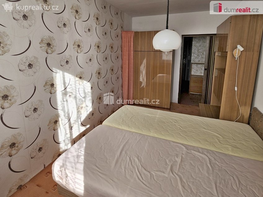 Pronájem bytu 2+kk 44 m^2 Hráského, Praha 11 