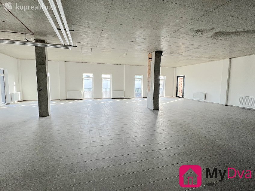 Pronájem  obchodních prostor 216 m^2 Kosmákova, Znojmo 