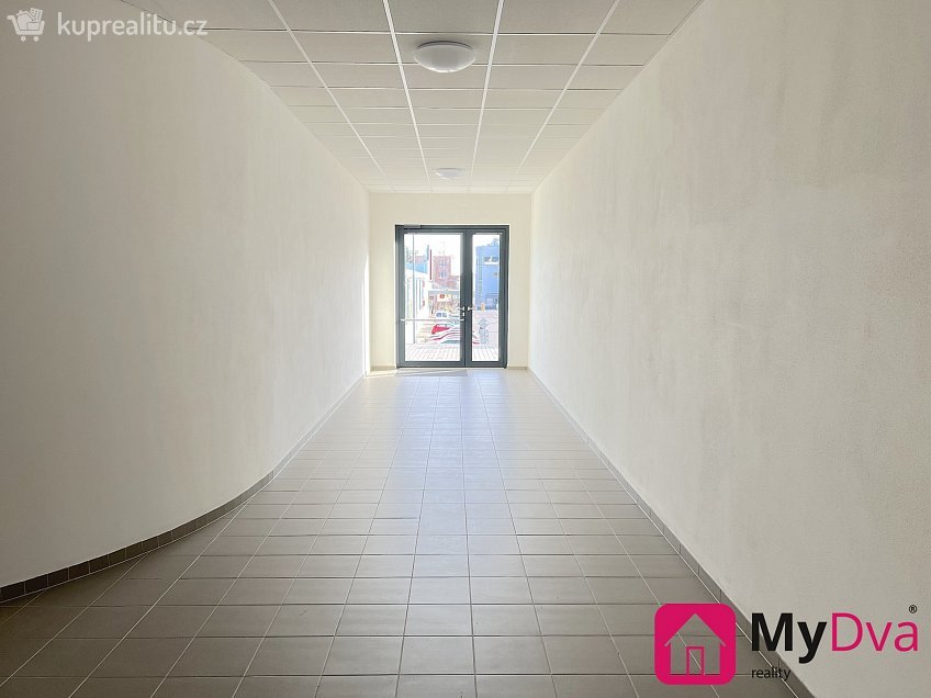 Pronájem  obchodních prostor 216 m^2 Kosmákova, Znojmo 