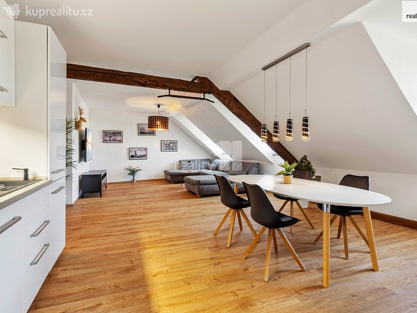 Prodej bytu 3+kk 156 m^2 náměstí 1. máje, Chrastava 