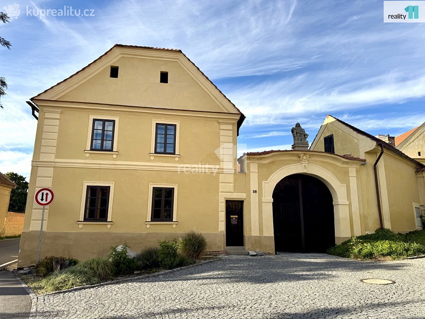 Pronájem  výrobních prostor 1027 m^2 Pražská, Dobrovíz 