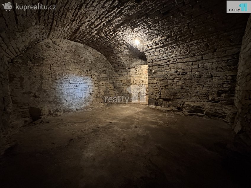 Pronájem  výrobních prostor 1027 m^2 Pražská, Dobrovíz 