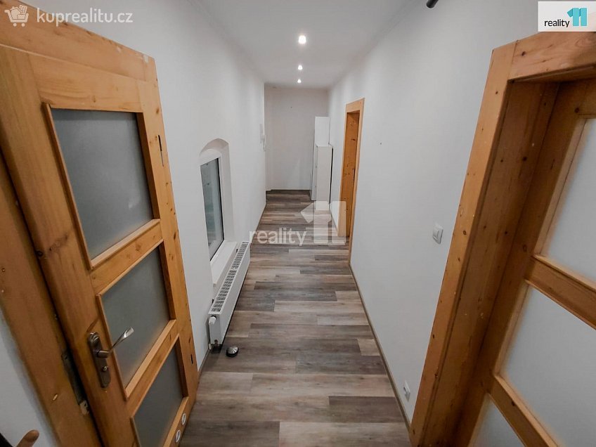 Prodej bytu 2+1 80 m^2 Májová, Cheb 