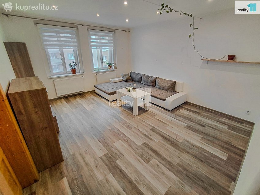 Prodej bytu 2+1 80 m^2 Májová, Cheb 