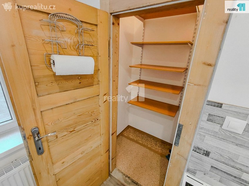 Prodej bytu 2+1 80 m^2 Májová, Cheb 