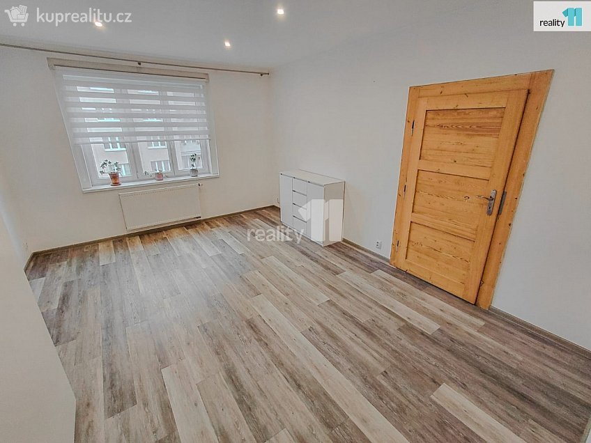 Prodej bytu 2+1 80 m^2 Májová, Cheb 