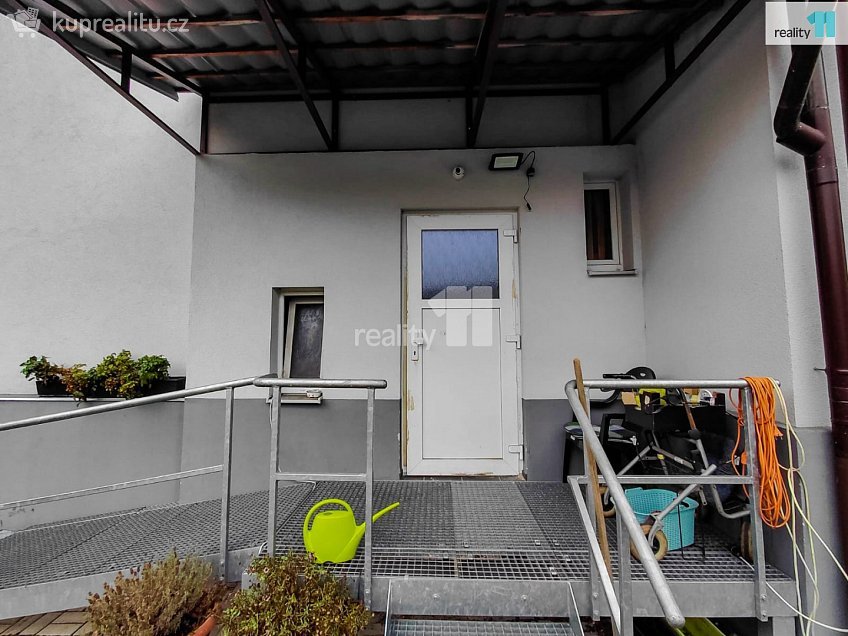 Prodej bytu 2+1 80 m^2 Májová, Cheb 