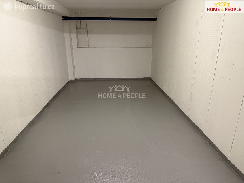 Prodej  garáže 18 m^2 Bašteckého, Praha 13 