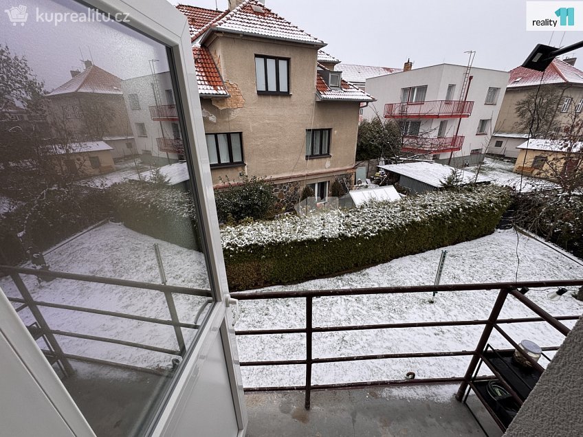 Pronájem bytu 1+1 49 m^2 Zlonínská, Praha 8 