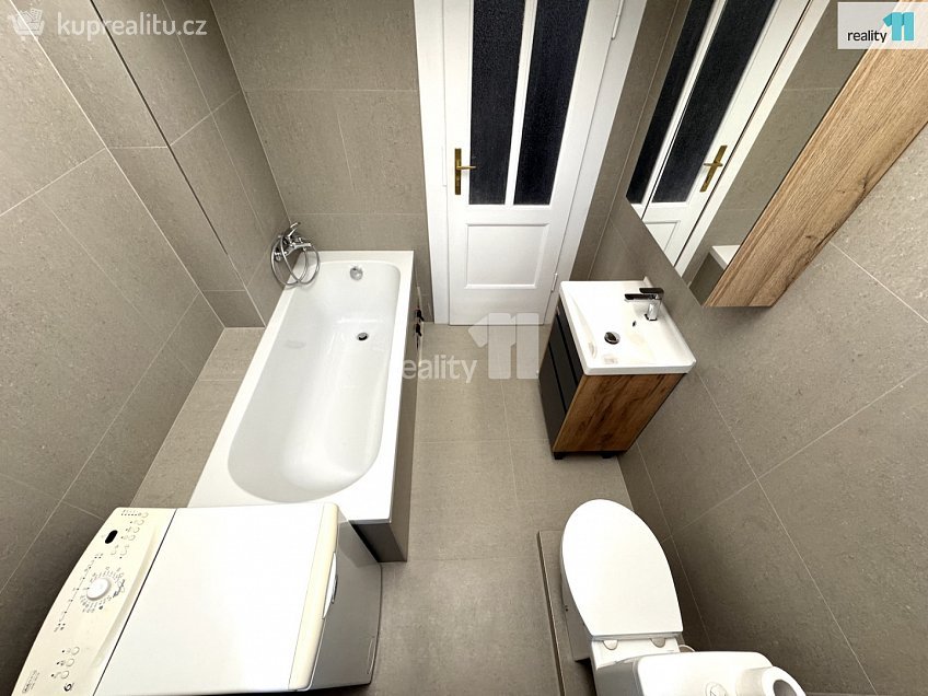 Pronájem bytu 1+1 49 m^2 Zlonínská, Praha 8 