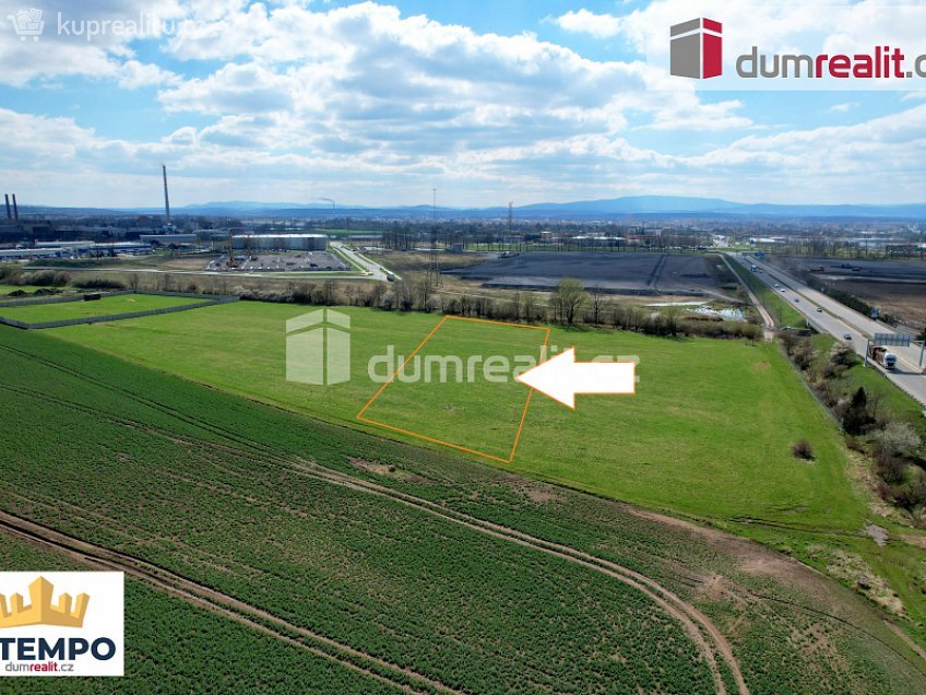 Prodej  stavebního pozemku 6439 m^2 Úsilné, Úsilné 