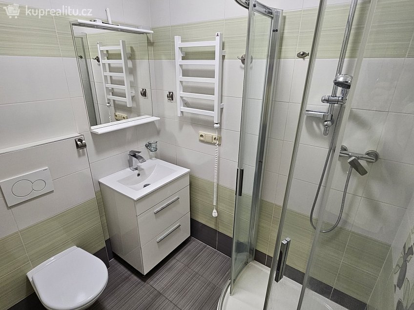 Pronájem bytu 1+kk 30 m^2 Hlavní třída, Mariánské Lázně 