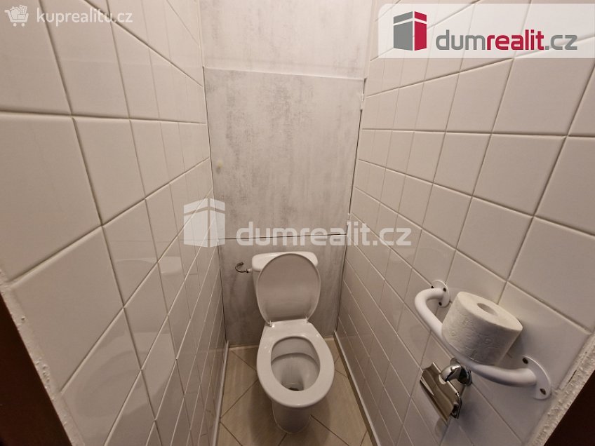 Pronájem bytu 2+kk 55 m^2 Pod altánem, Praha 10 