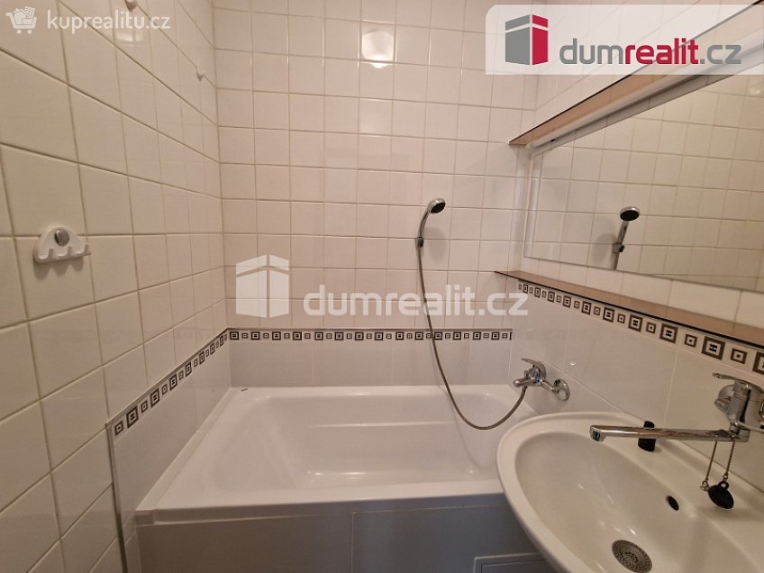 Pronájem bytu 2+kk 55 m^2 Pod altánem, Praha 10 