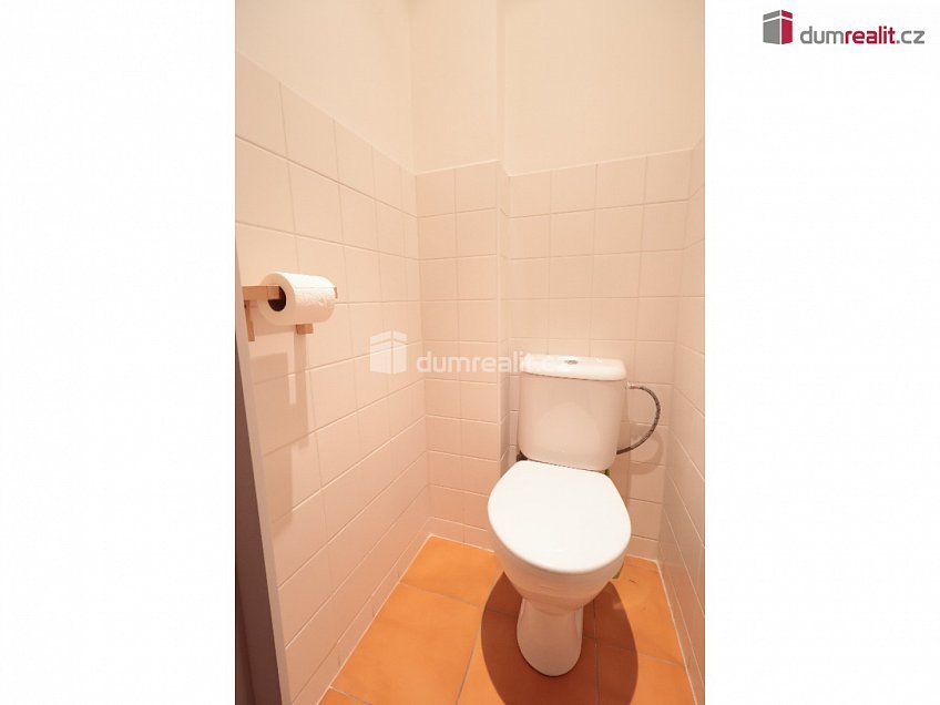 Pronájem bytu 1+kk 26 m^2 V předpolí, Praha 10 