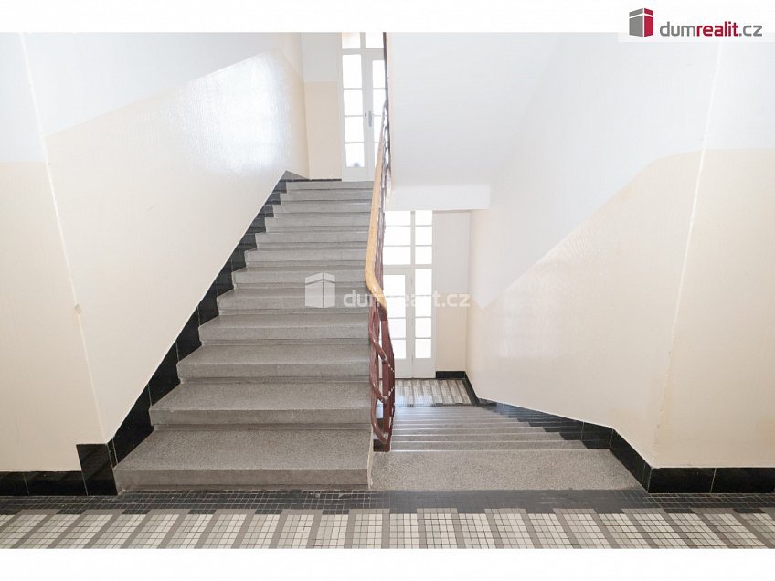 Pronájem bytu 1+kk 26 m^2 V předpolí, Praha 10 