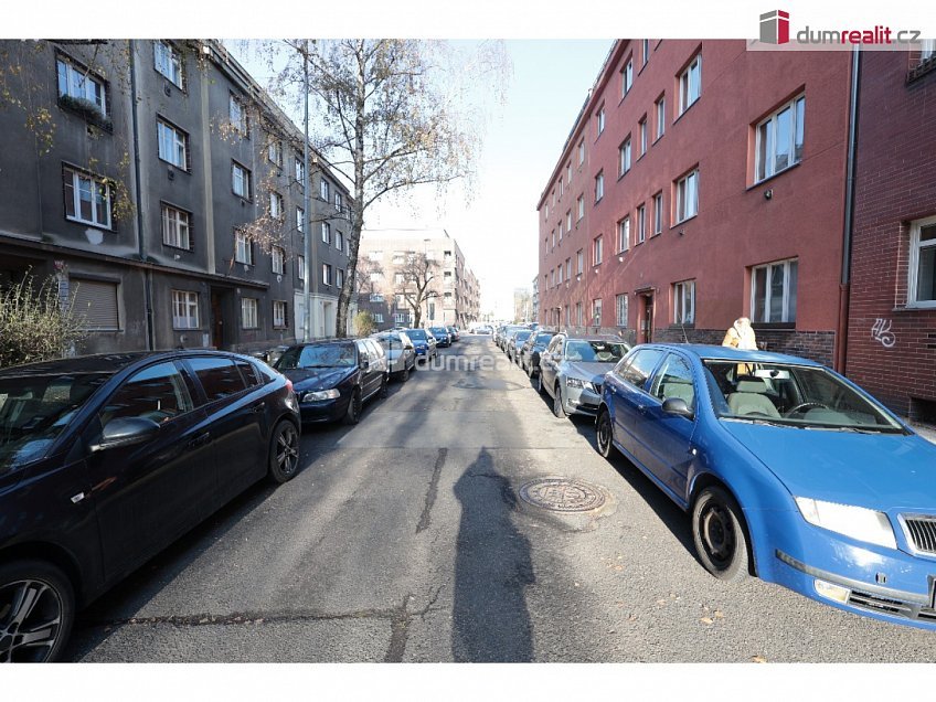 Pronájem bytu 1+kk 26 m^2 V předpolí, Praha 10 