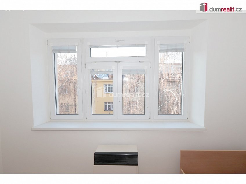 Pronájem bytu 1+kk 26 m^2 V předpolí, Praha 10 