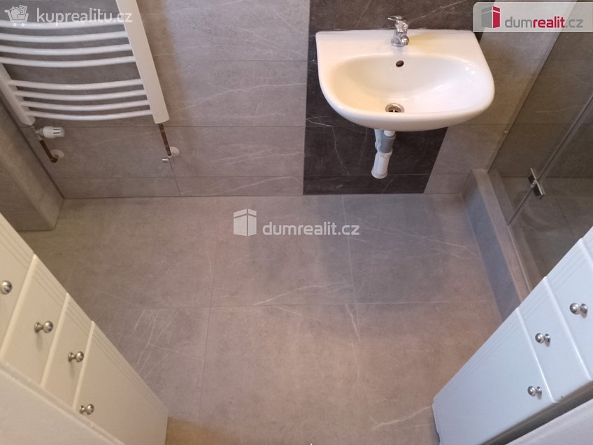 Pronájem  komerční reality 93 m^2 Sokolovská, Karlovy Vary 