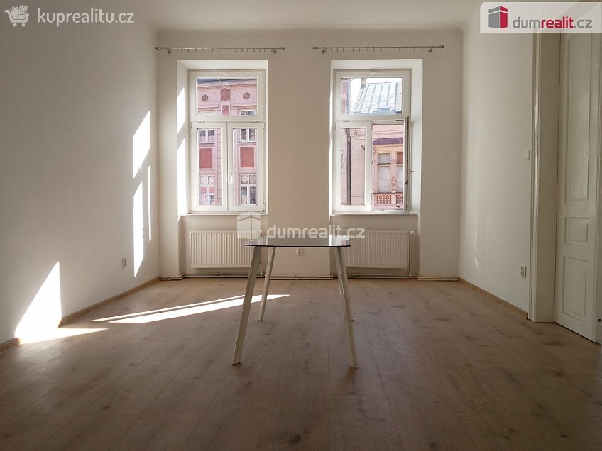 Pronájem  komerční reality 93 m^2 Sokolovská, Karlovy Vary 