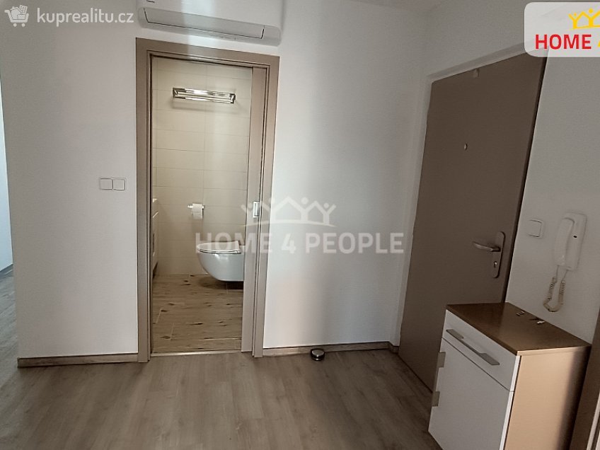 Pronájem bytu 2+1 62 m^2 Sídliště, Moravský Krumlov 