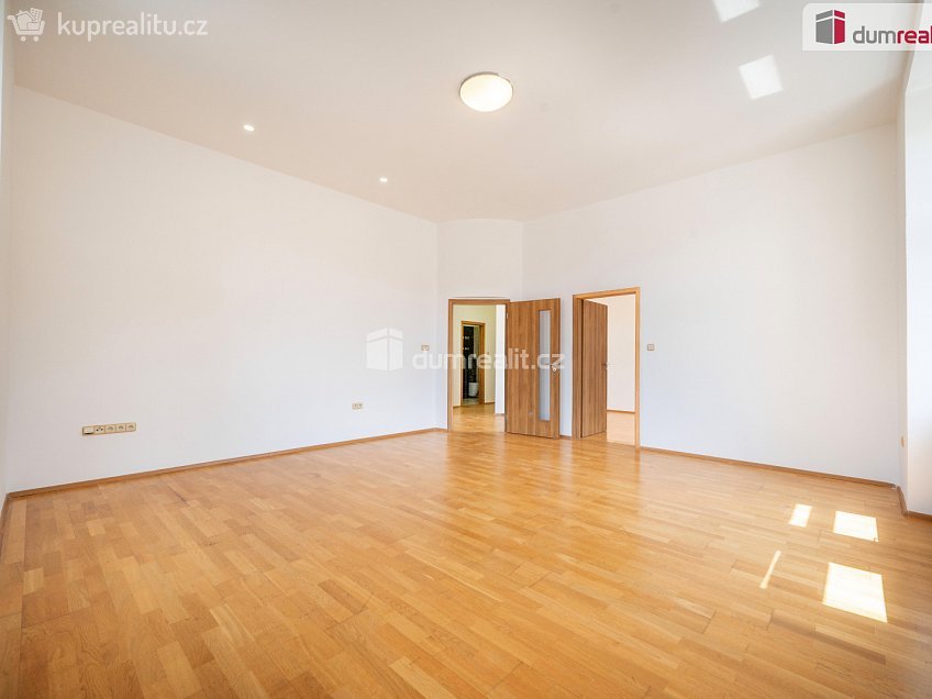 Pronájem bytu 3+kk 93 m^2 Karla IV., České Budějovice 