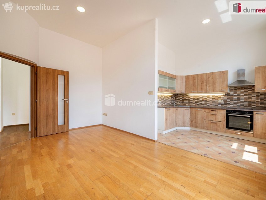 Pronájem bytu 3+kk 93 m^2 Karla IV., České Budějovice 