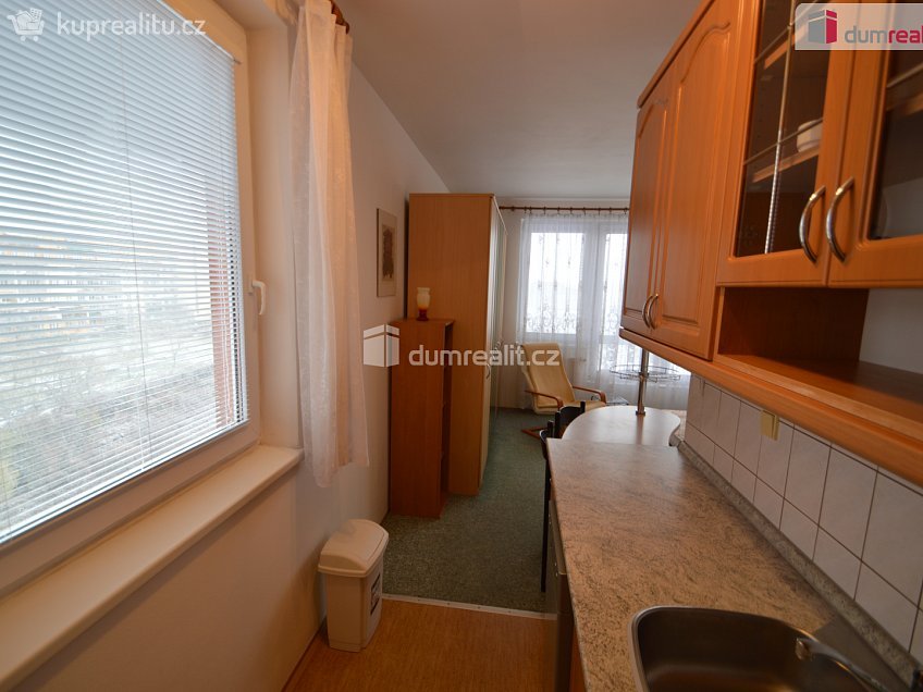 Pronájem bytu 1+kk 32 m^2 Kodymova, Praha 13 