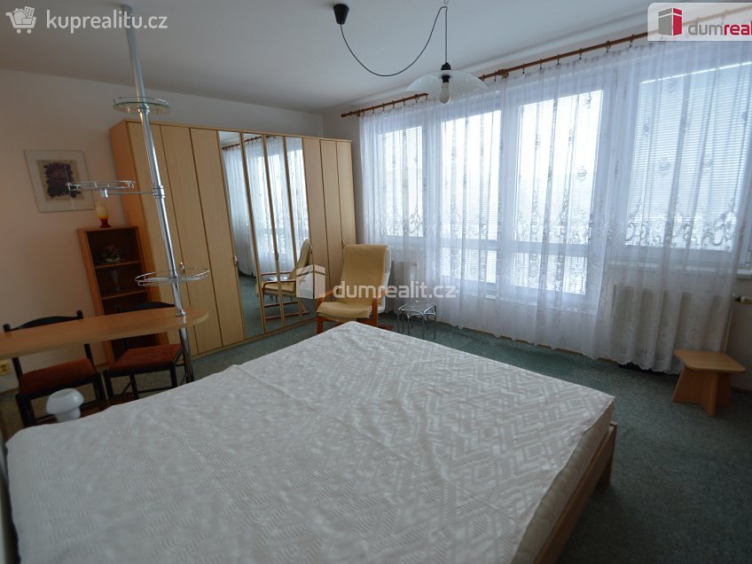 Pronájem bytu 1+kk 32 m^2 Kodymova, Praha 13 