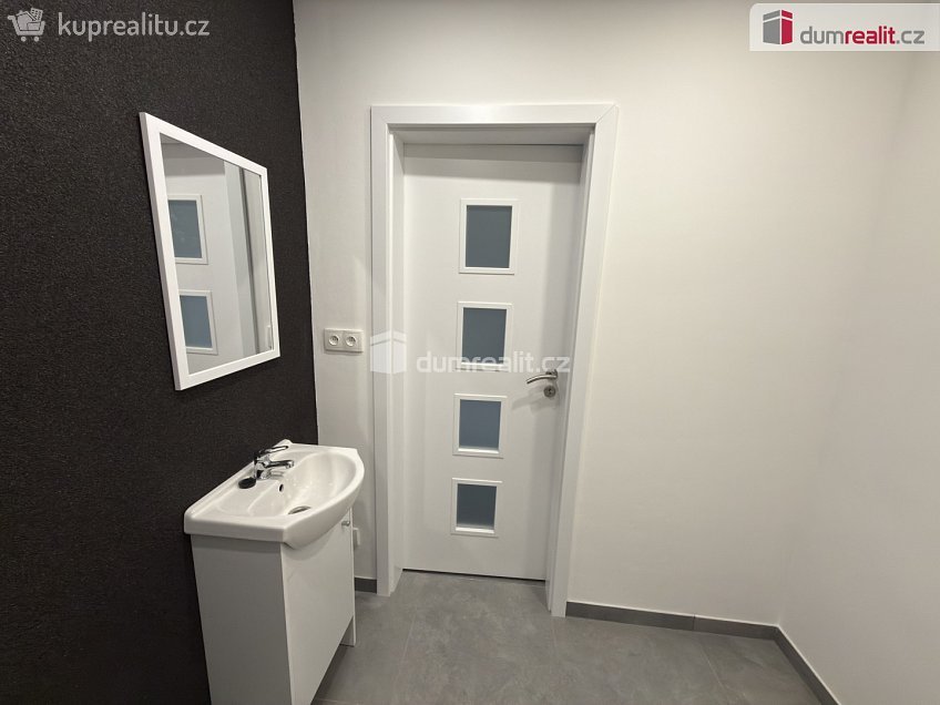 Pronájem bytu 1+kk 19 m^2 Glennova, Ústí nad Labem 