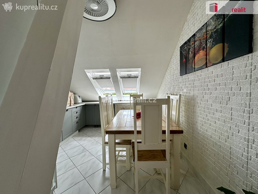 Pronájem bytu 2+1 55 m^2 Kollárova, Ostrov 